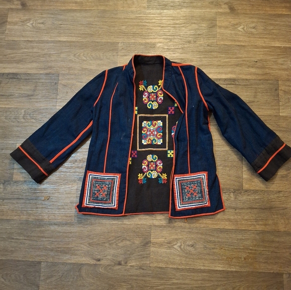 Embroidered Abstract Reversible Jacket. - Picture 7 of 16